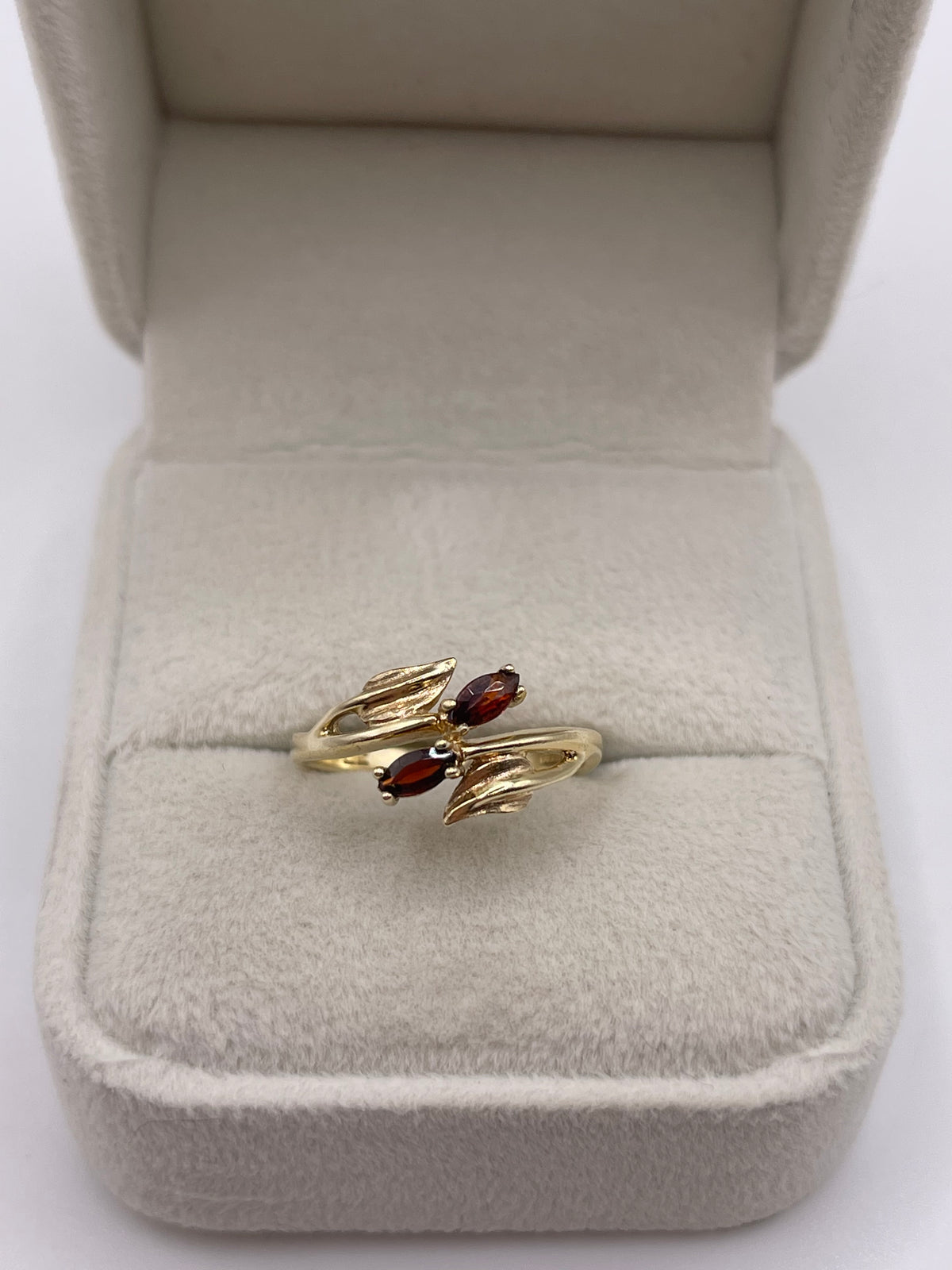 9ct gold garnet ring