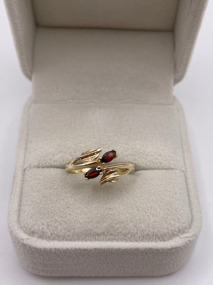 9ct gold garnet ring