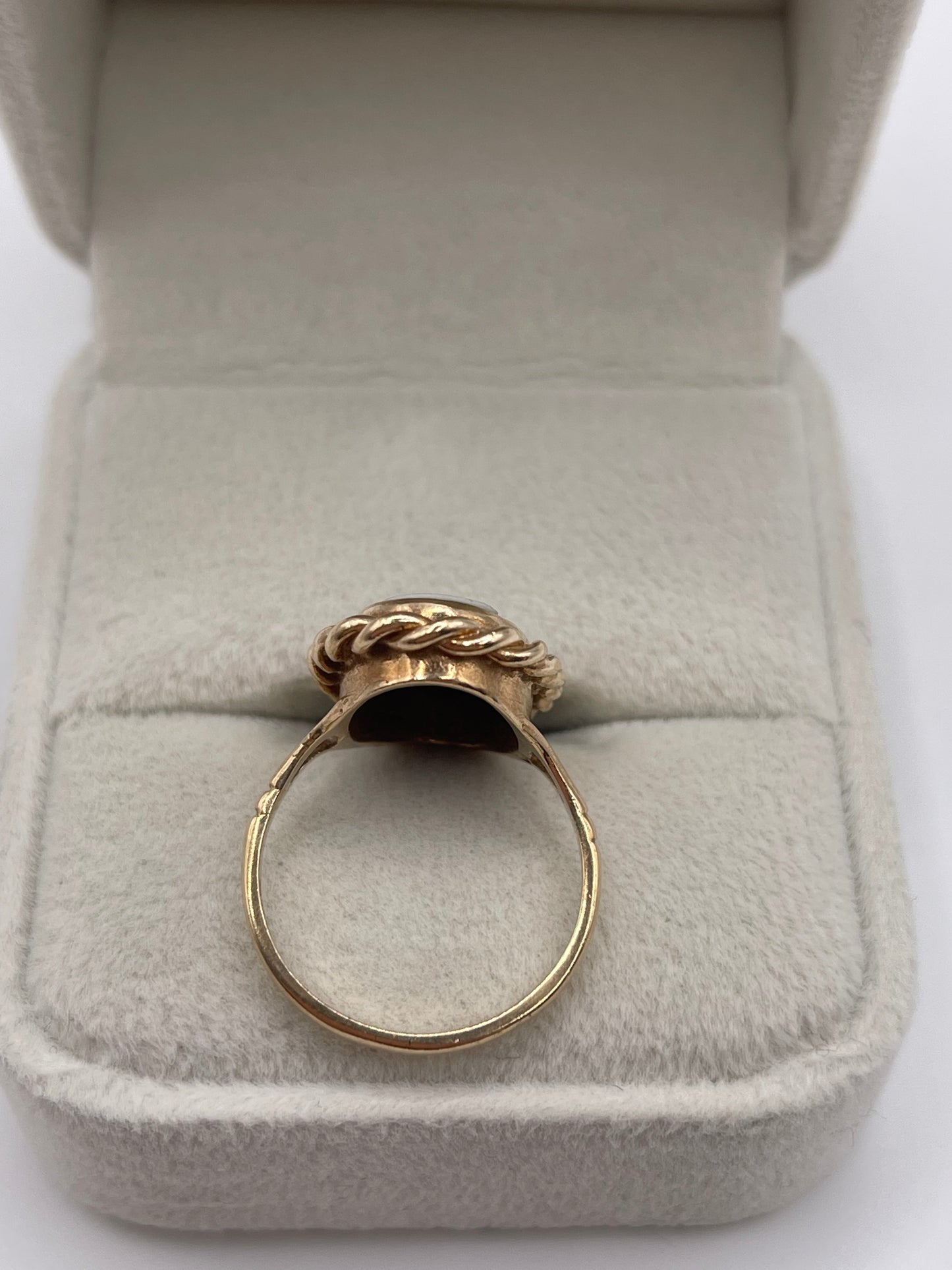 9ct gold Wedgwood cameo ring