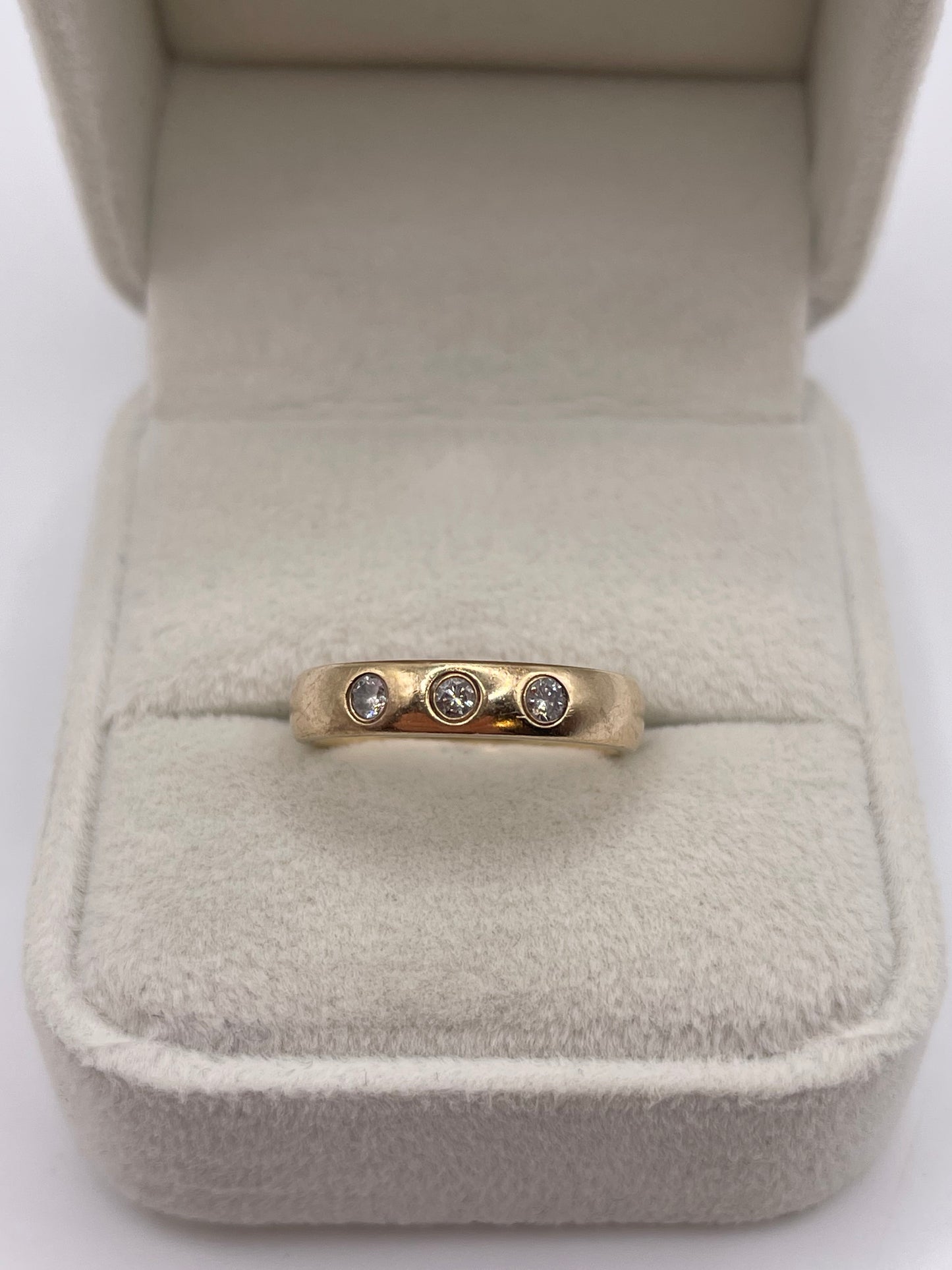 9ct gold diamond ring