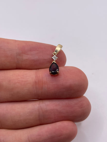 9ct gold garnet and diamond pendant