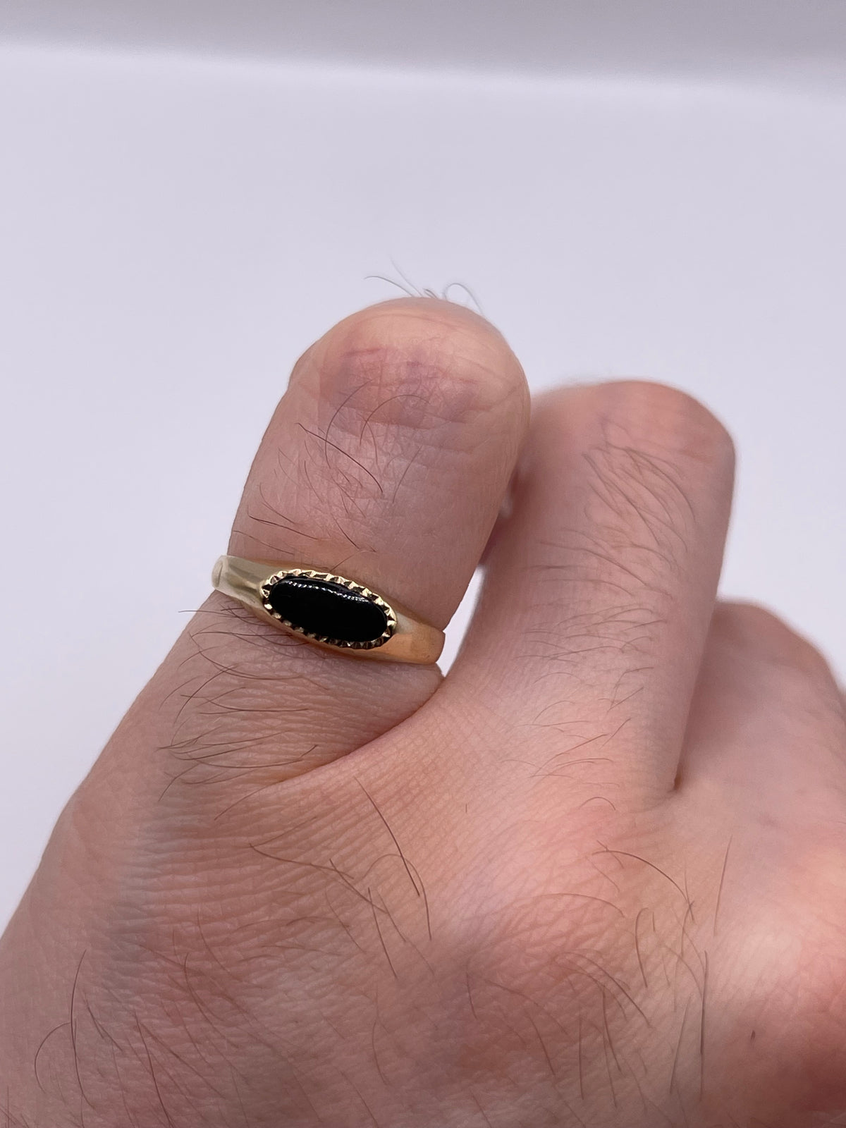 9ct gold onyx ring
