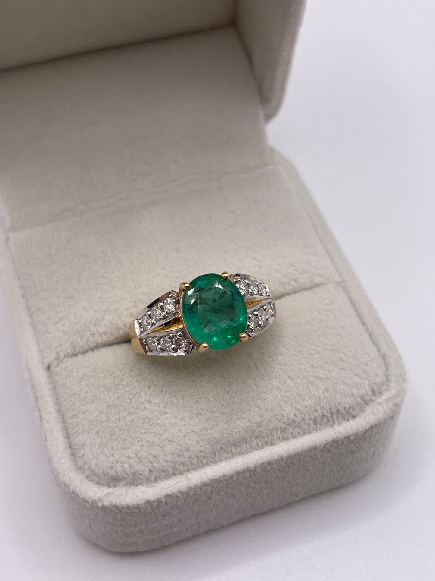18ct gold emerald and diamond ring