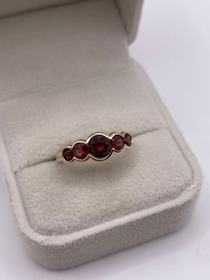 9ct gold garnet ring