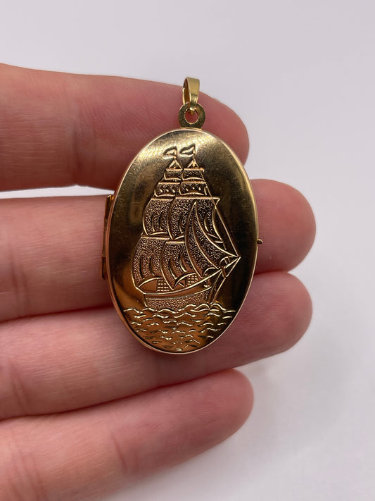 9ct gold ship locket