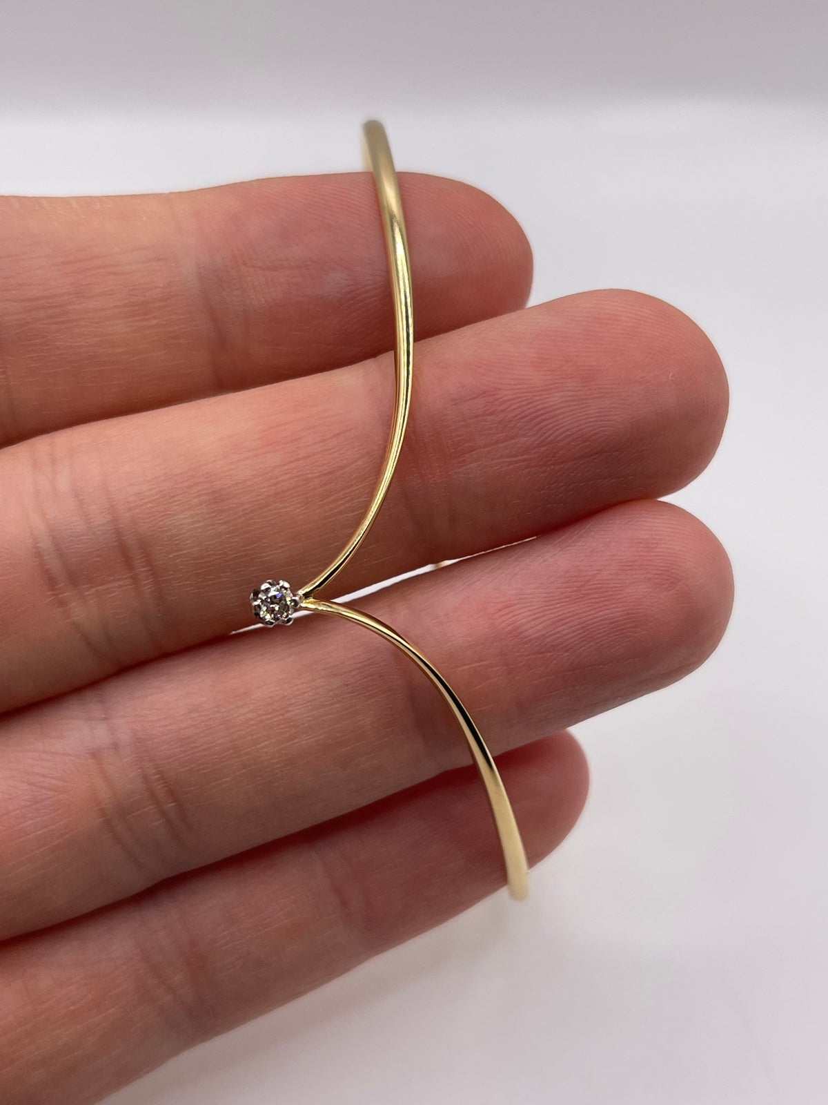 18ct gold diamond bangle