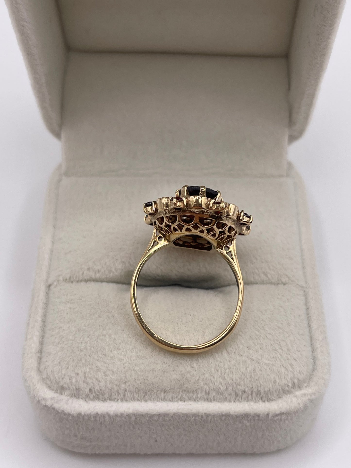 9ct gold garnet cluster ring