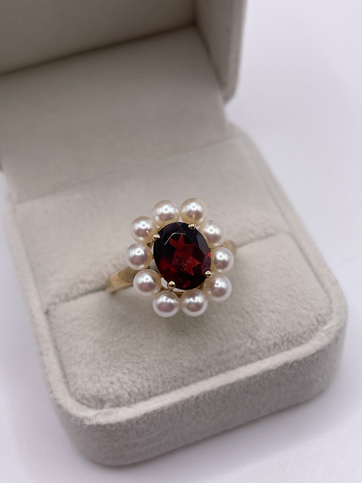 9ct gold garnet and pearl ring