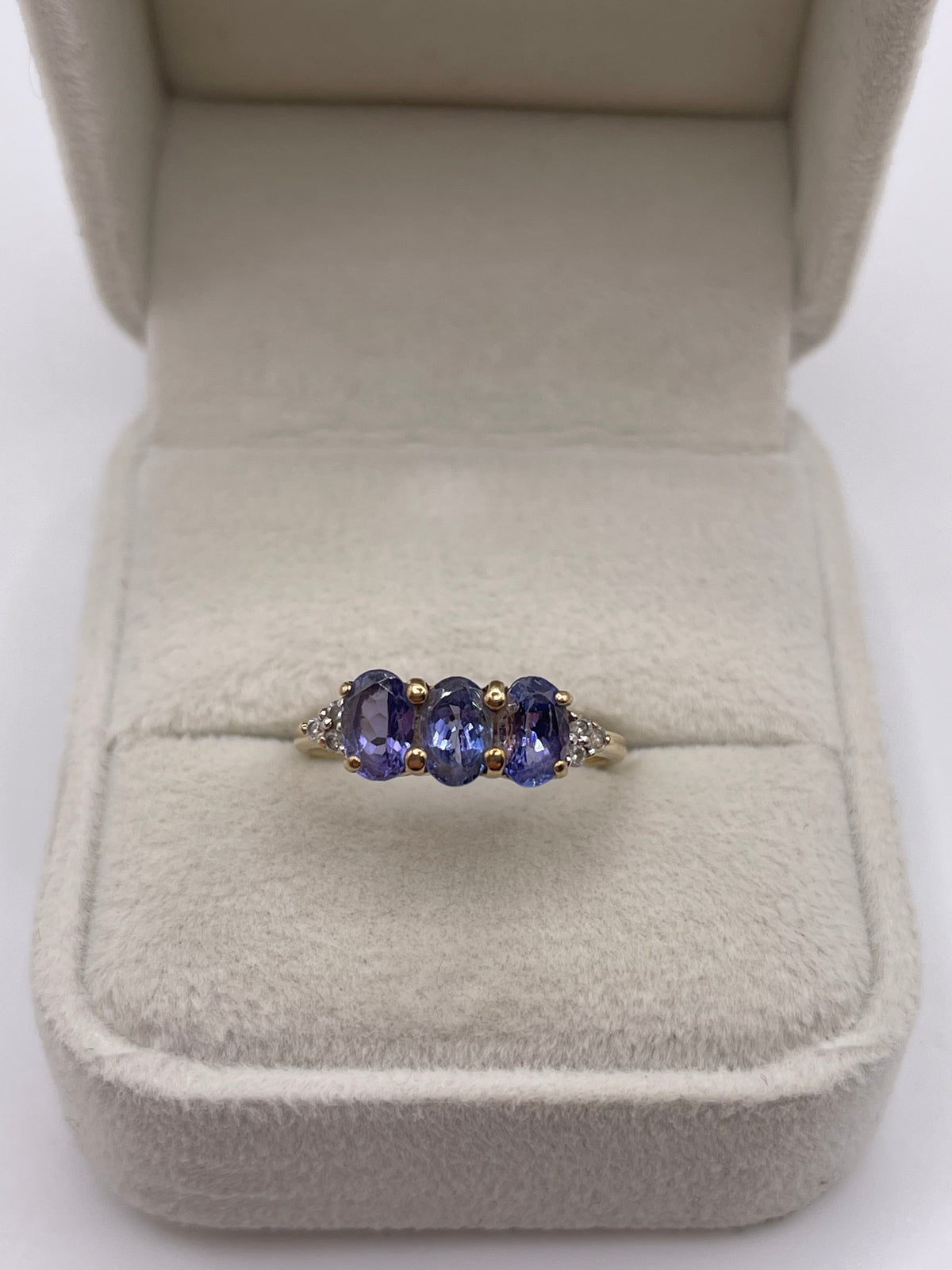 9ct gold tanzanite and diamond ring