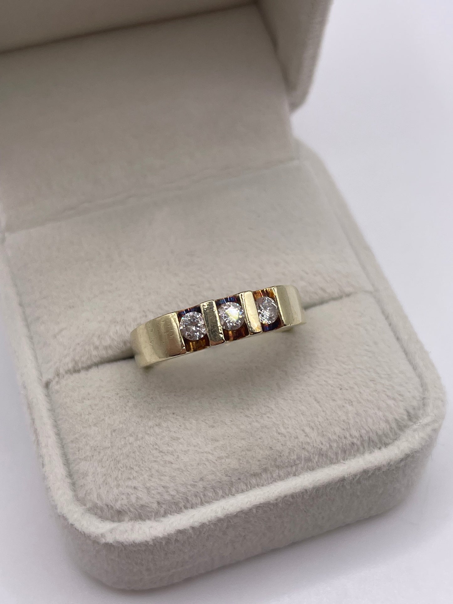 9ct gold cz ring