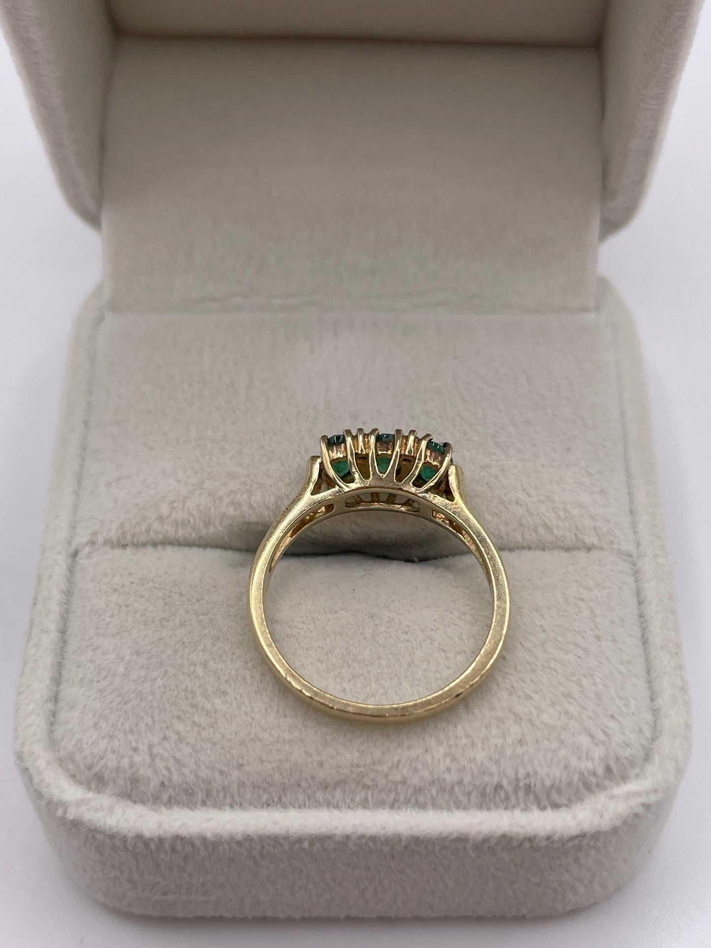 9ct gold emerald and diamond ring