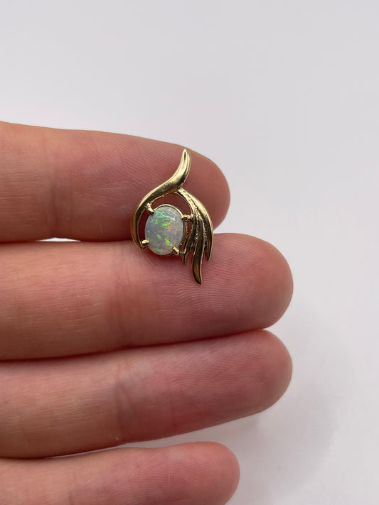 9ct gold opal pendant