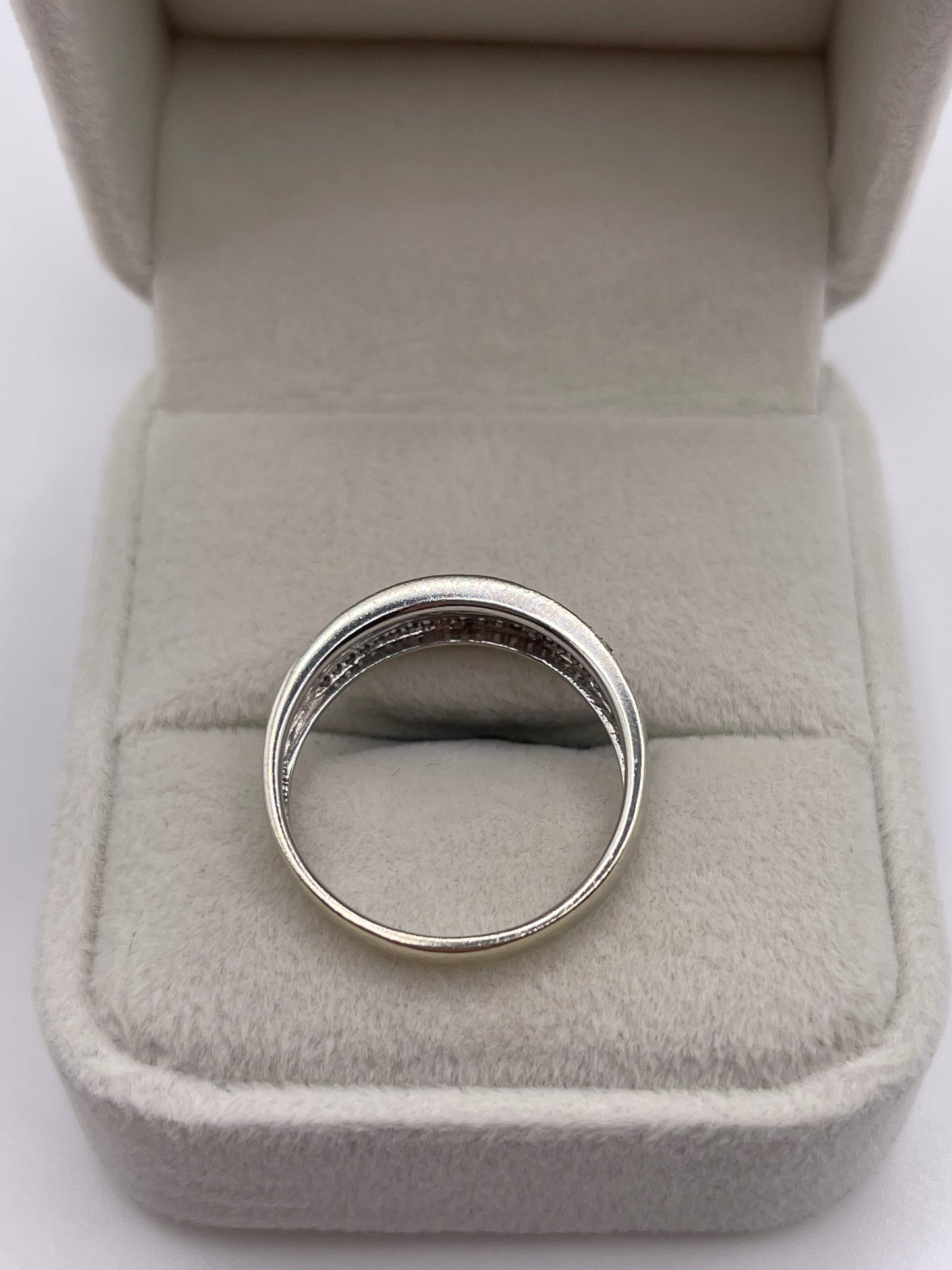 9ct white gold diamond cluster ring