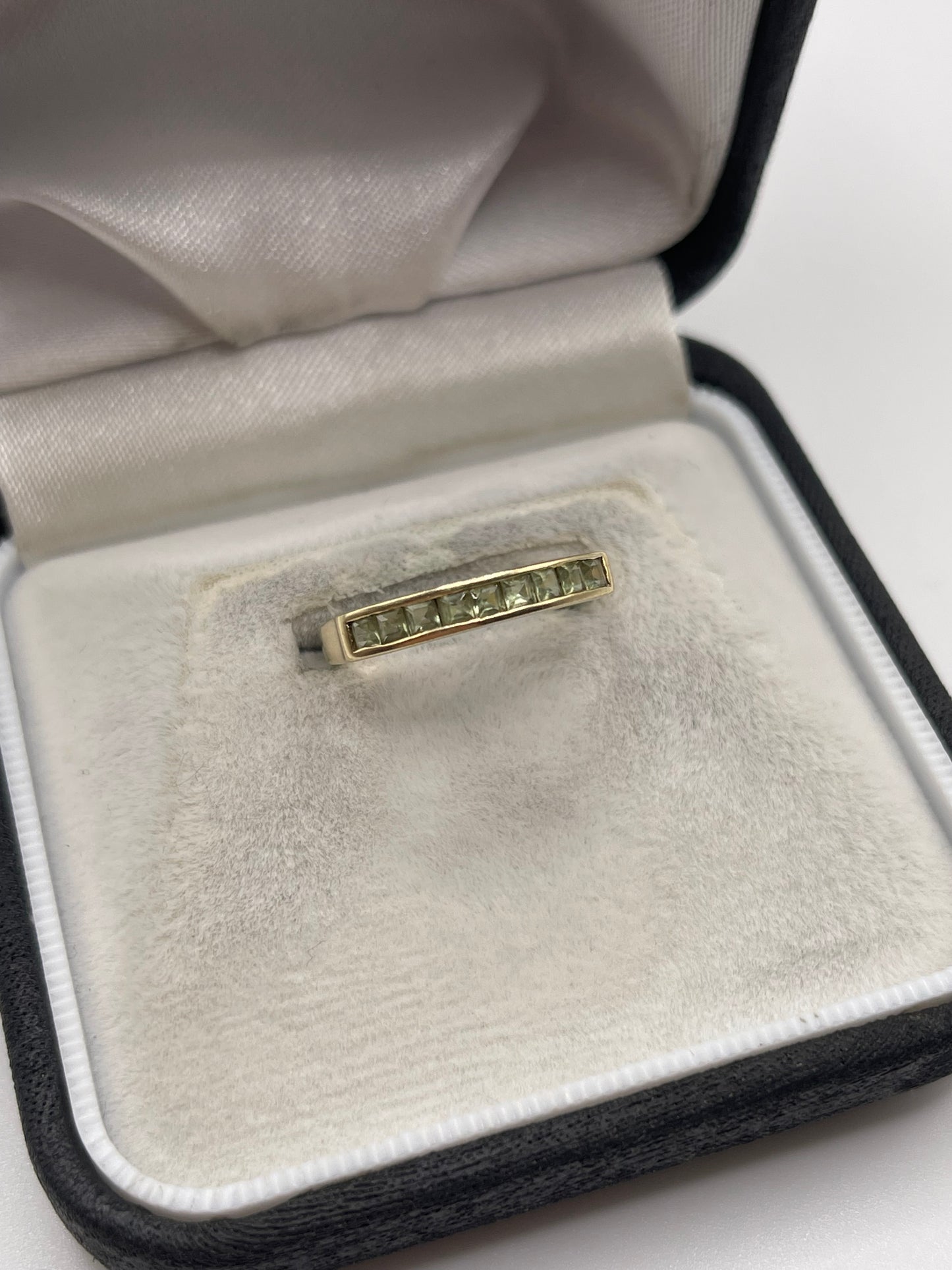9ct gold peridot ring