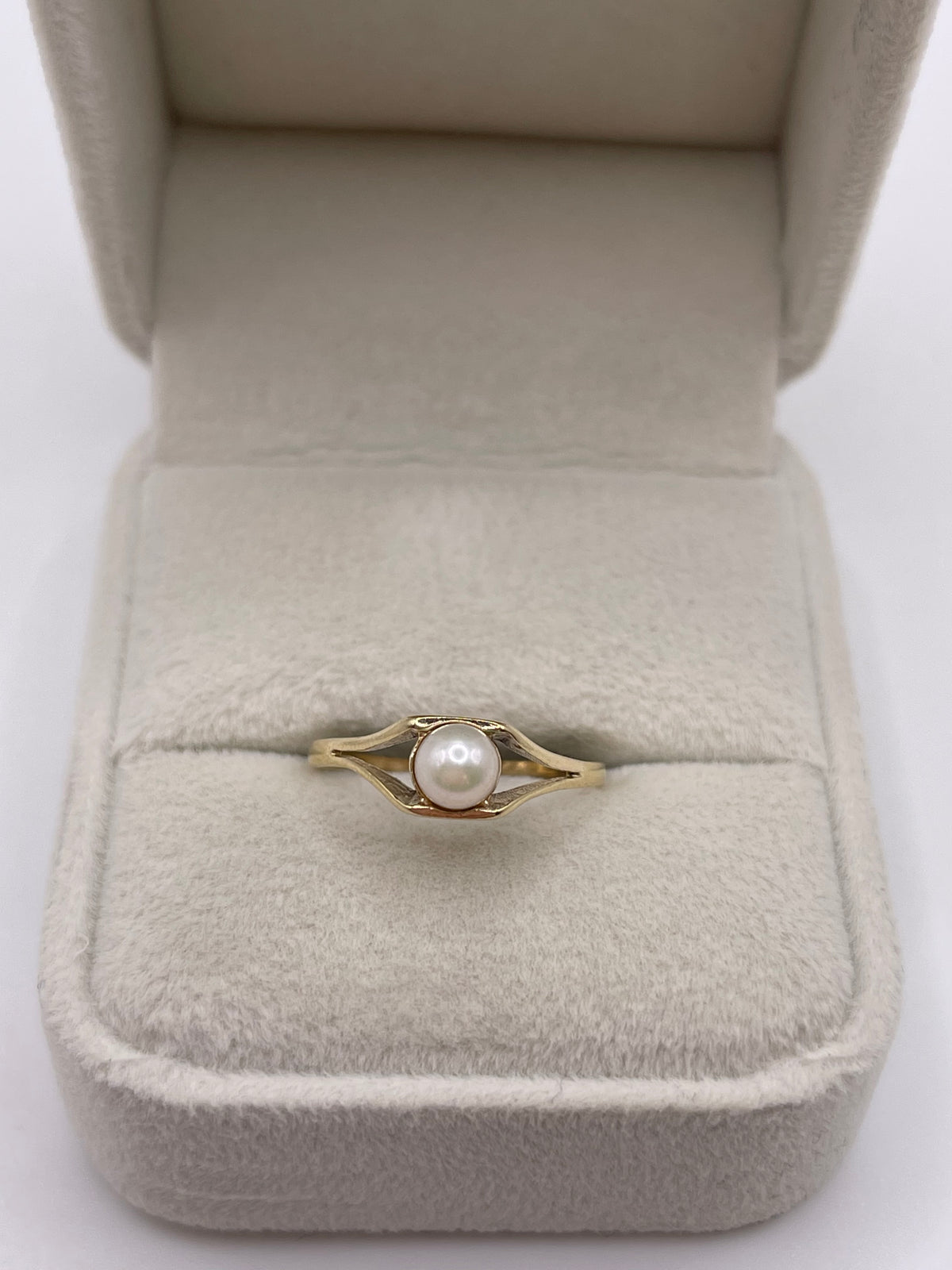 9ct gold pearl ring