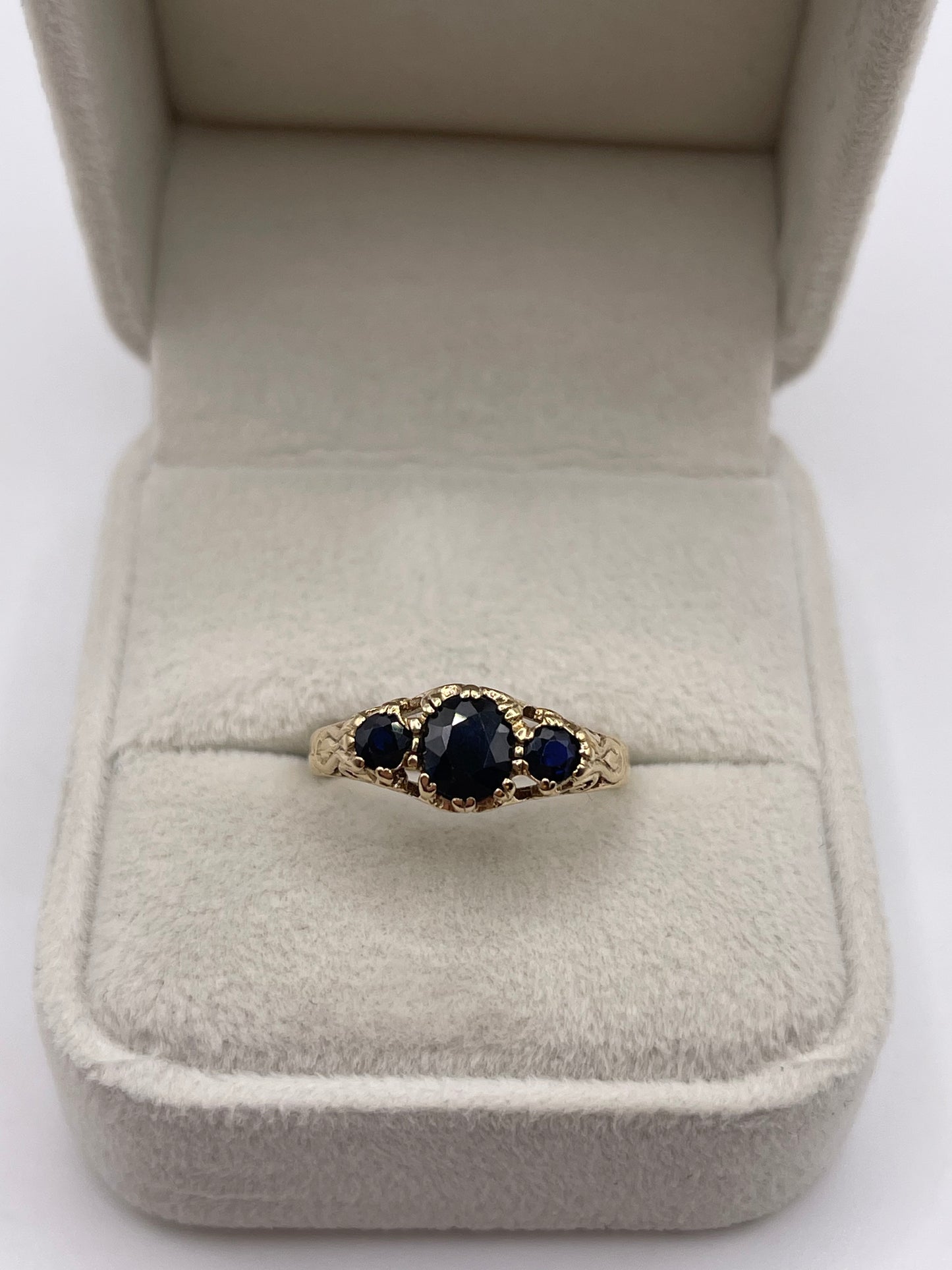 9ct gold sapphire ring