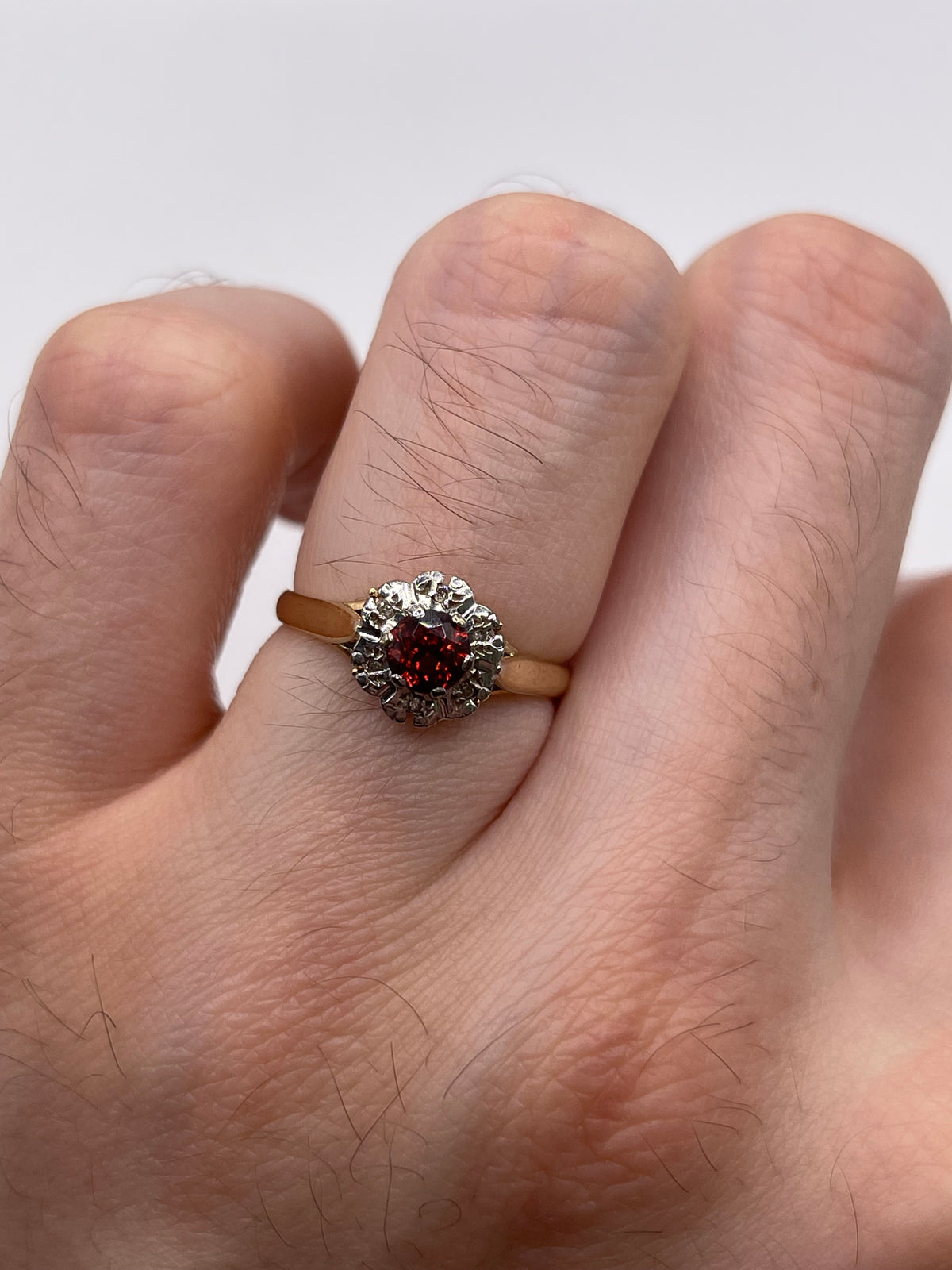 9ct gold garnet and diamond ring