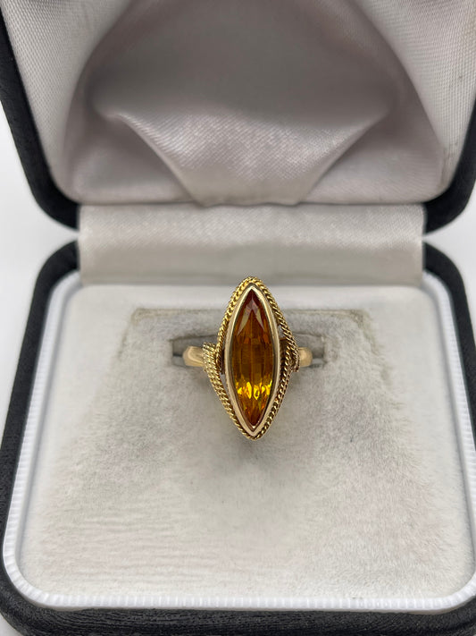 18ct gold synthetic spinel ring