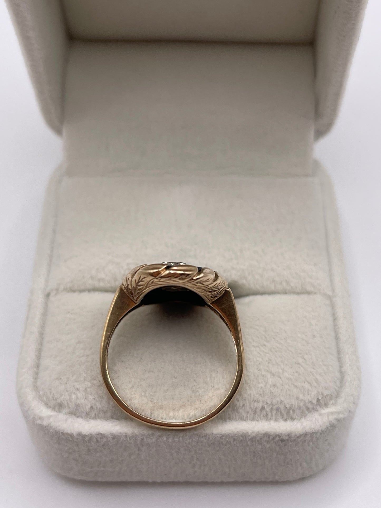 9ct gold onyx and diamond ring