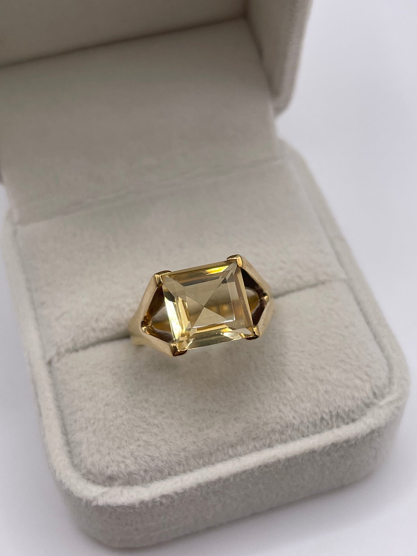9ct gold citrine ring