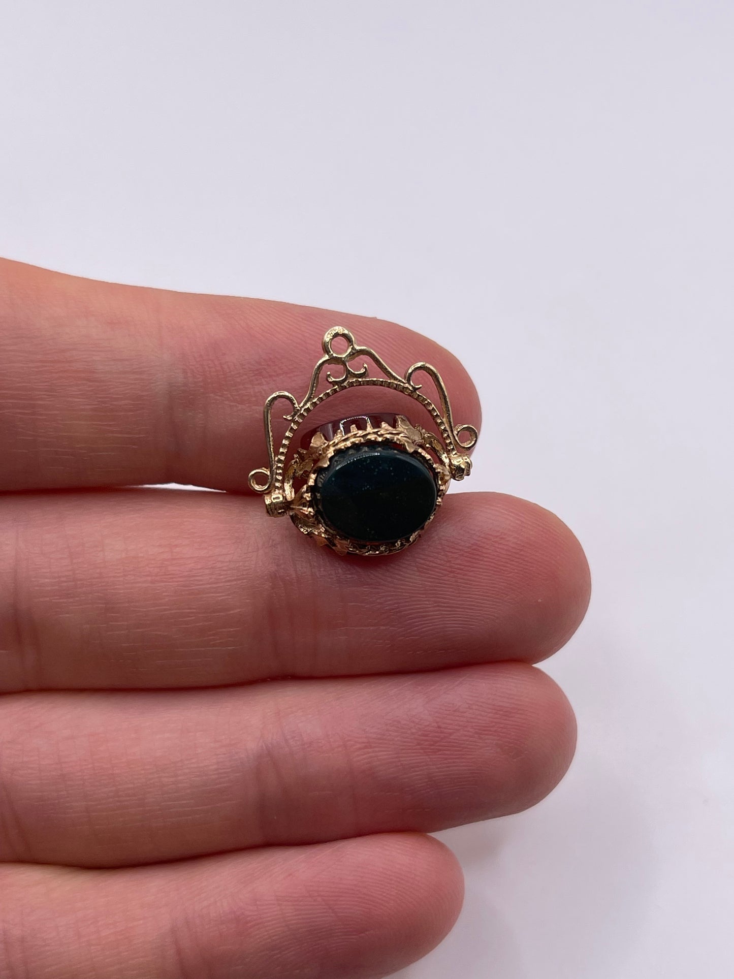 9ct gold spinning fob pendant