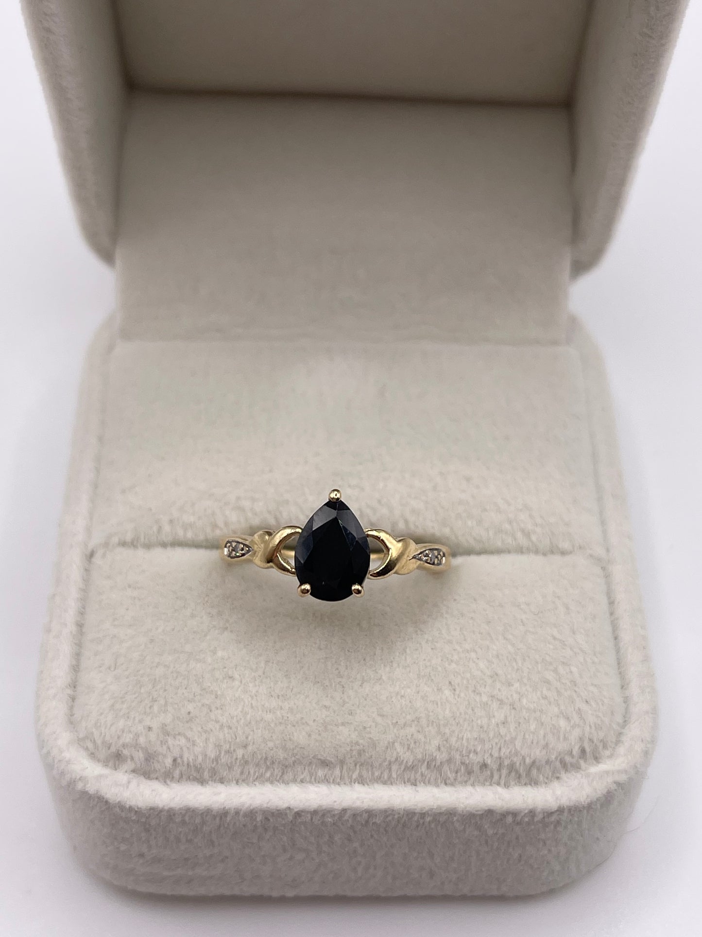 9ct gold sapphire and diamond ring