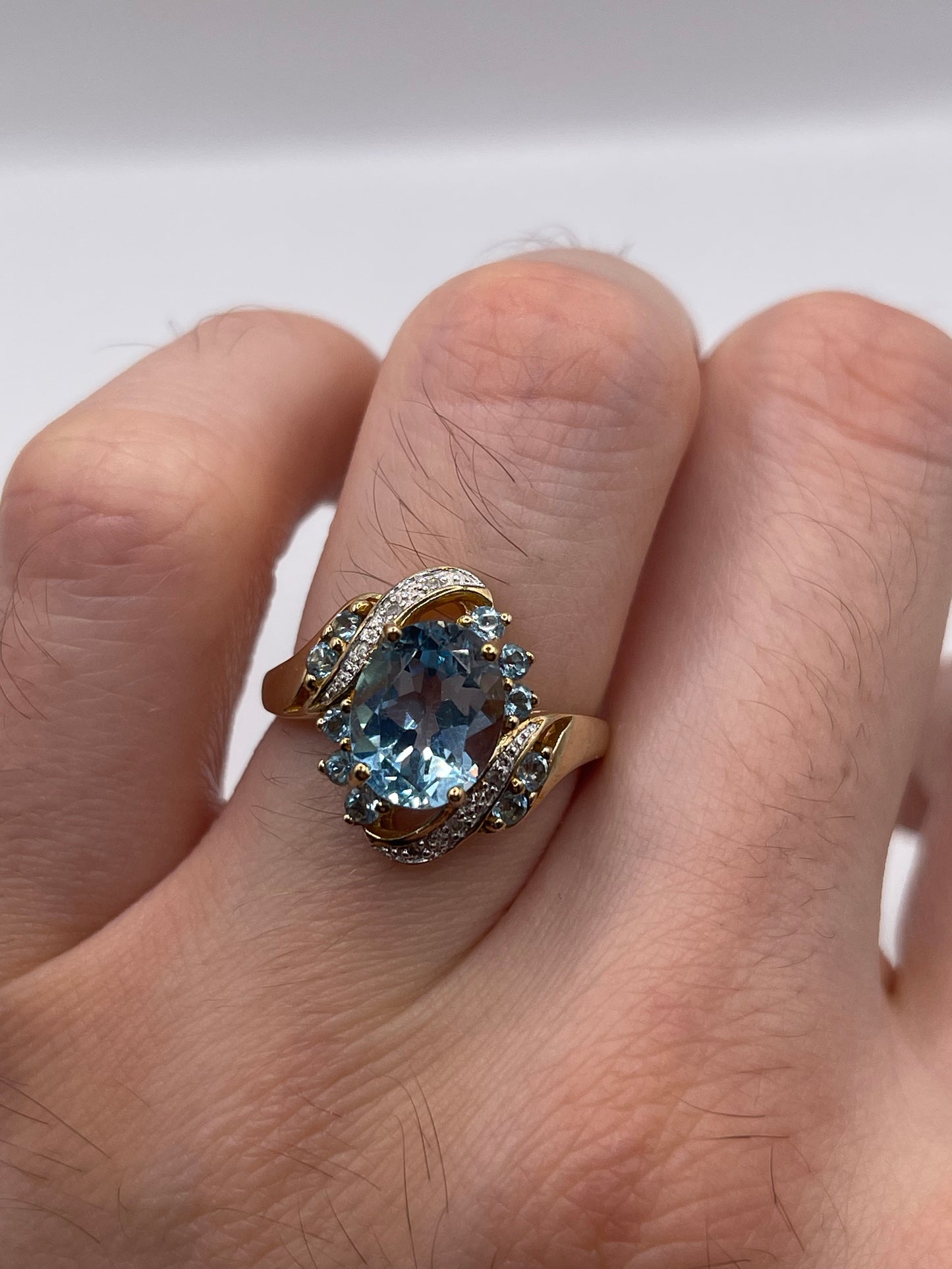 9ct gold topaz and diamond ring