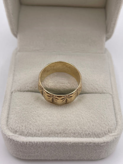 9ct gold patterned band