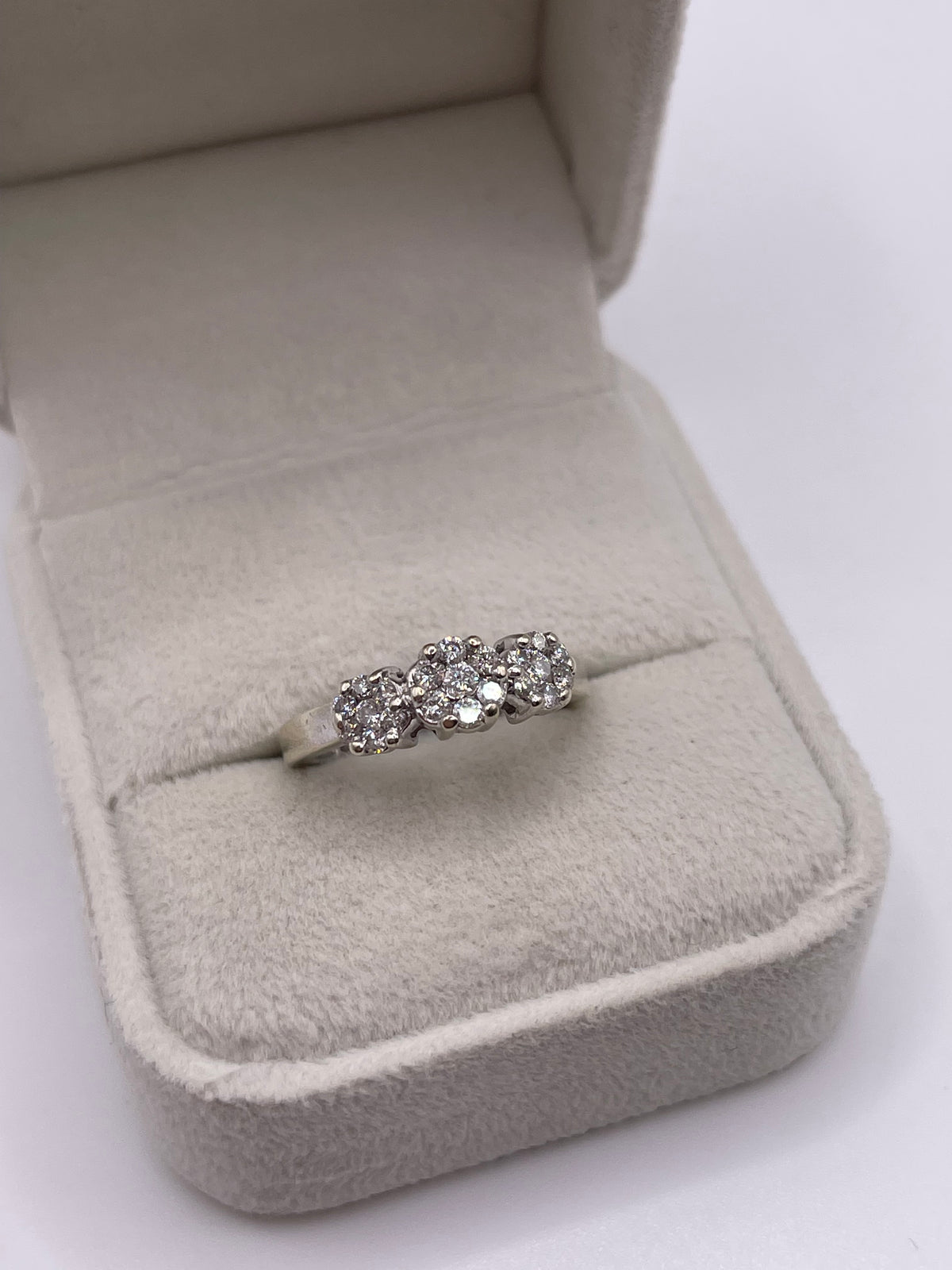 9ct white gold diamond cluster ring