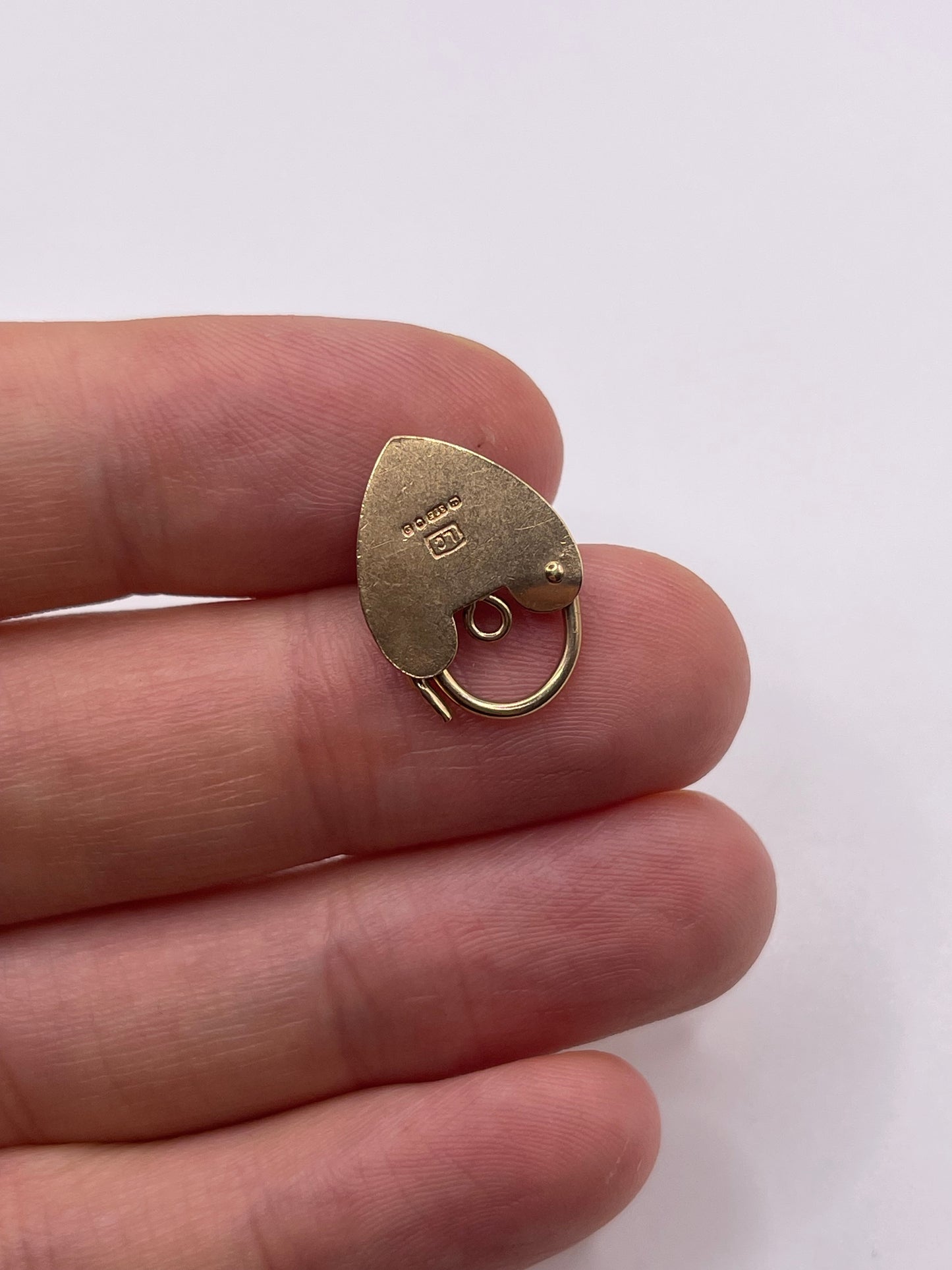 9ct gold padlock 2