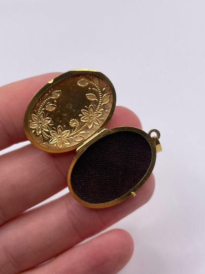 9ct gold locket pendant