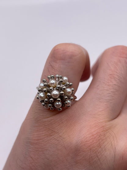 Heavy 9ct white gold pearl ring