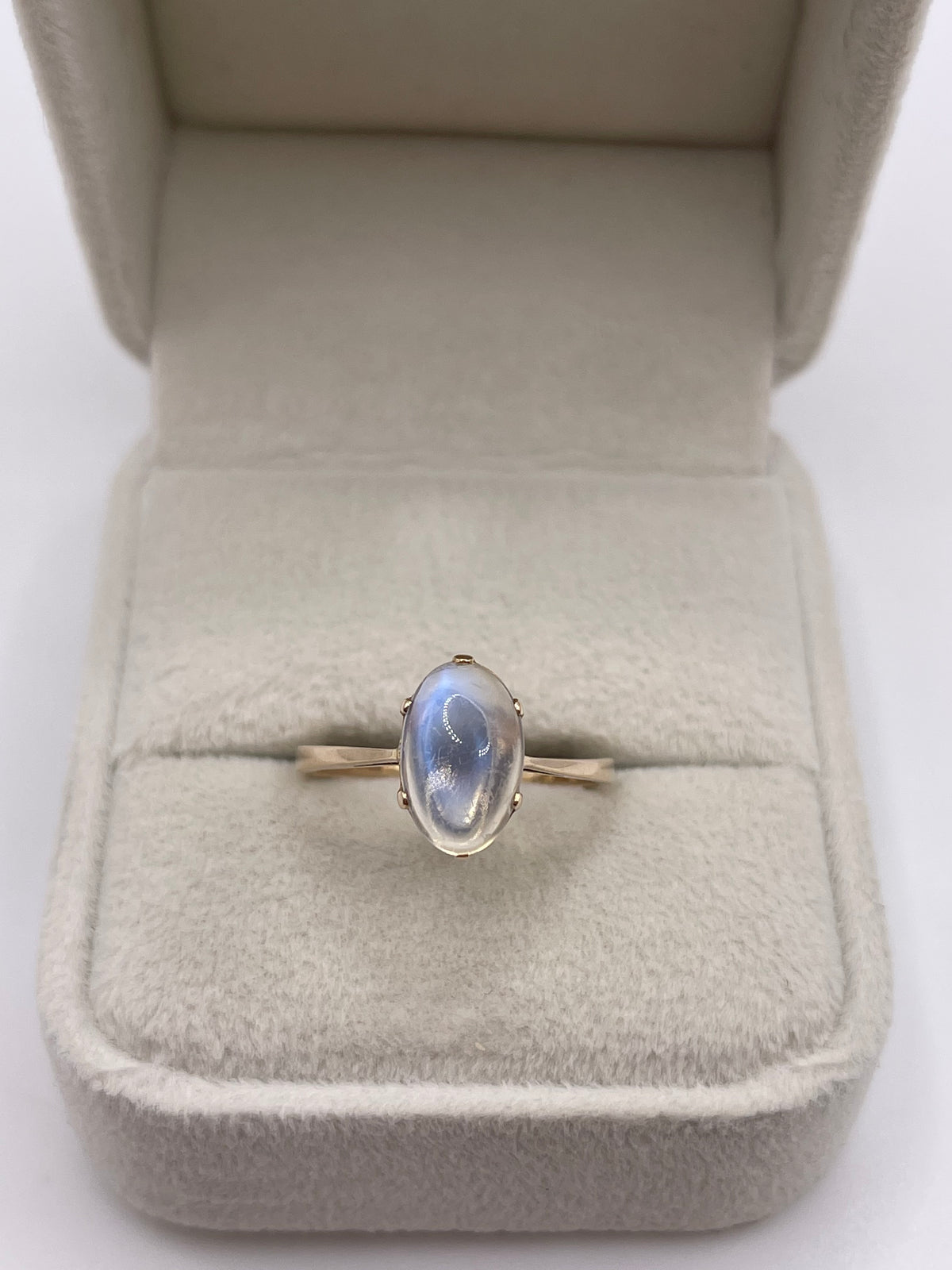9ct gold moonstone ring