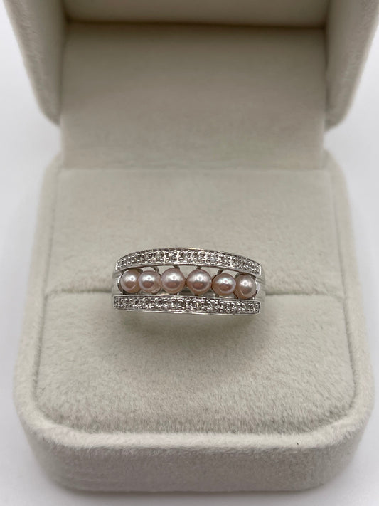 9ct white gold pearl and diamond ring