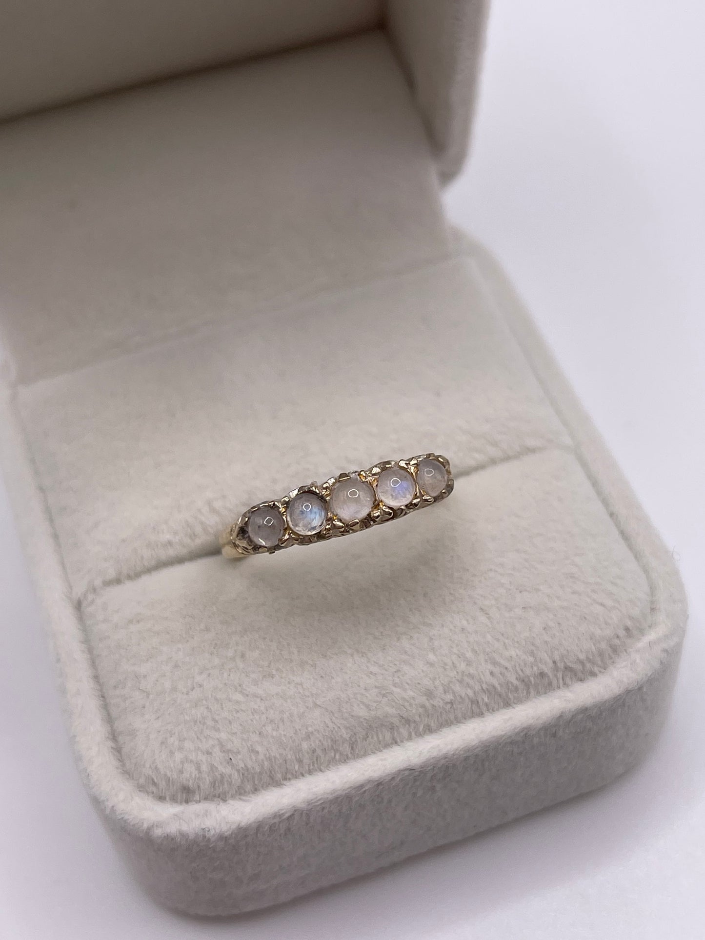 9ct gold moonstone ring