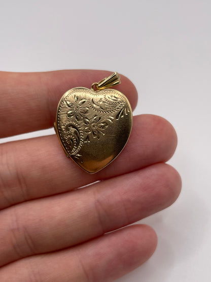 9ct gold heart locket
