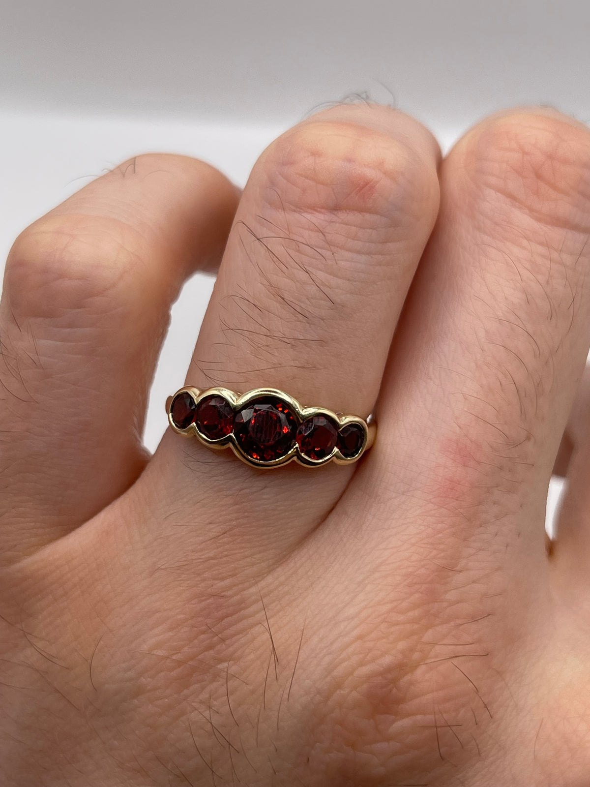 9ct gold garnet ring