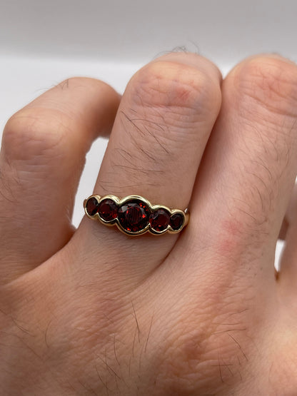 9ct gold garnet ring
