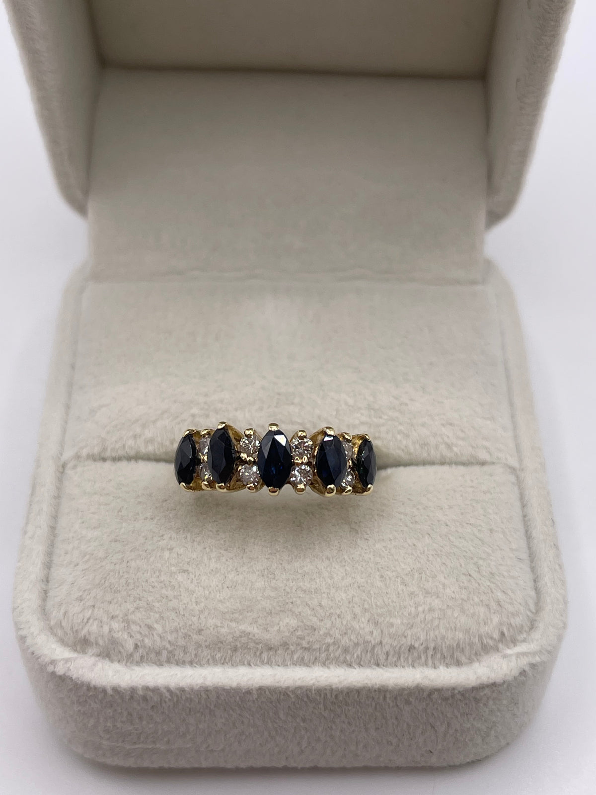 18ct gold sapphire and diamond ring