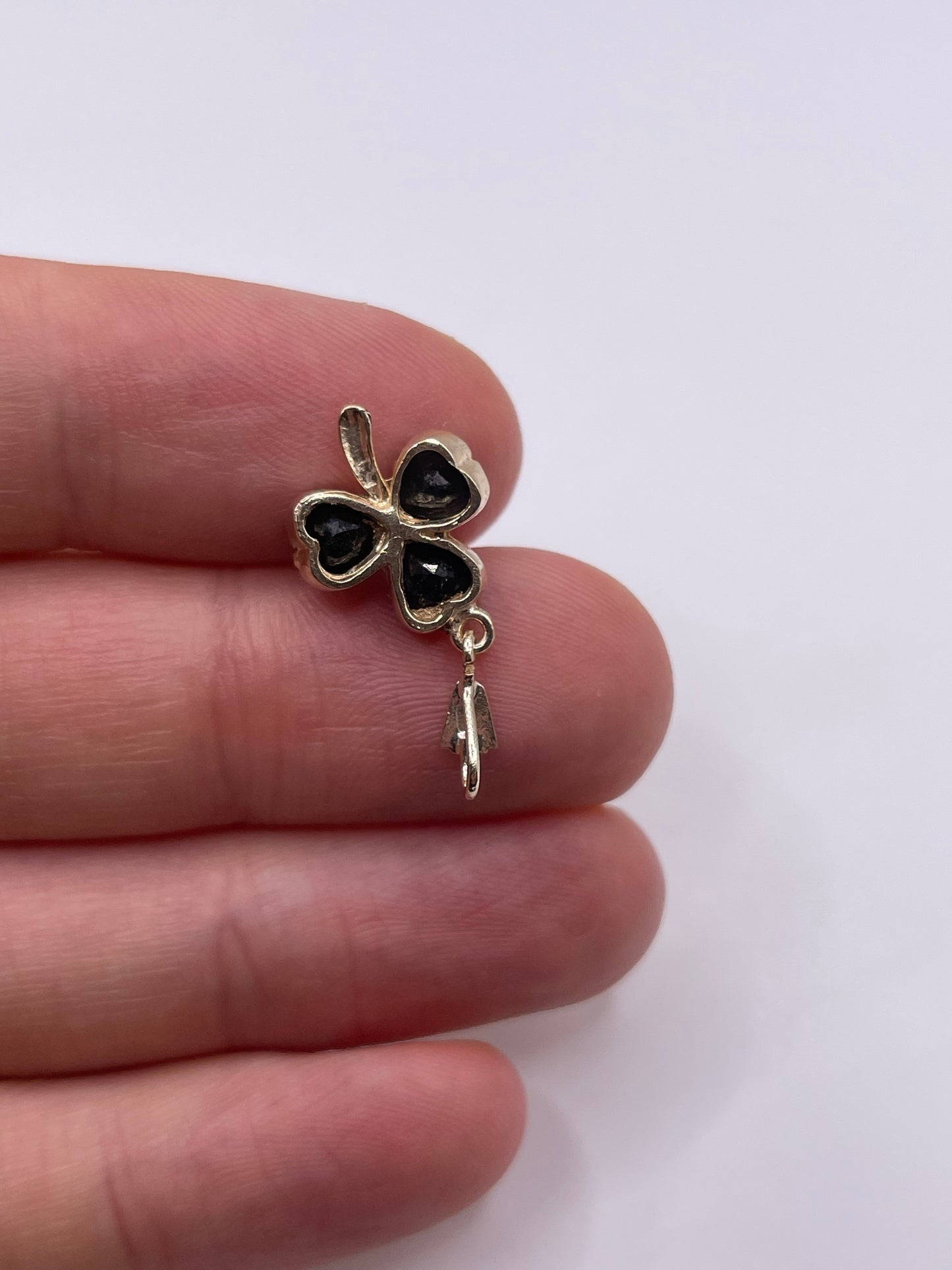 9ct gold sapphire clover pendant
