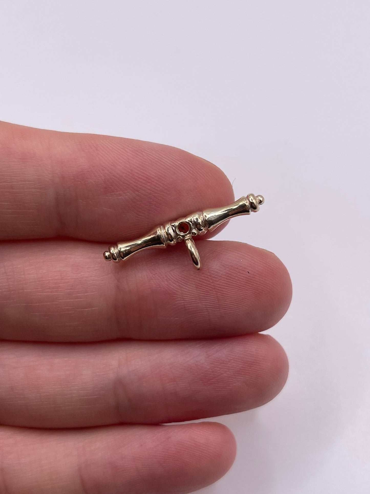 9ct gold coral t bar pendant