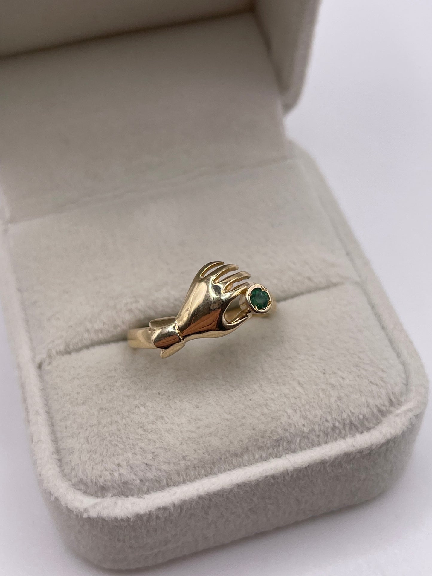 9ct gold emerald hand ring