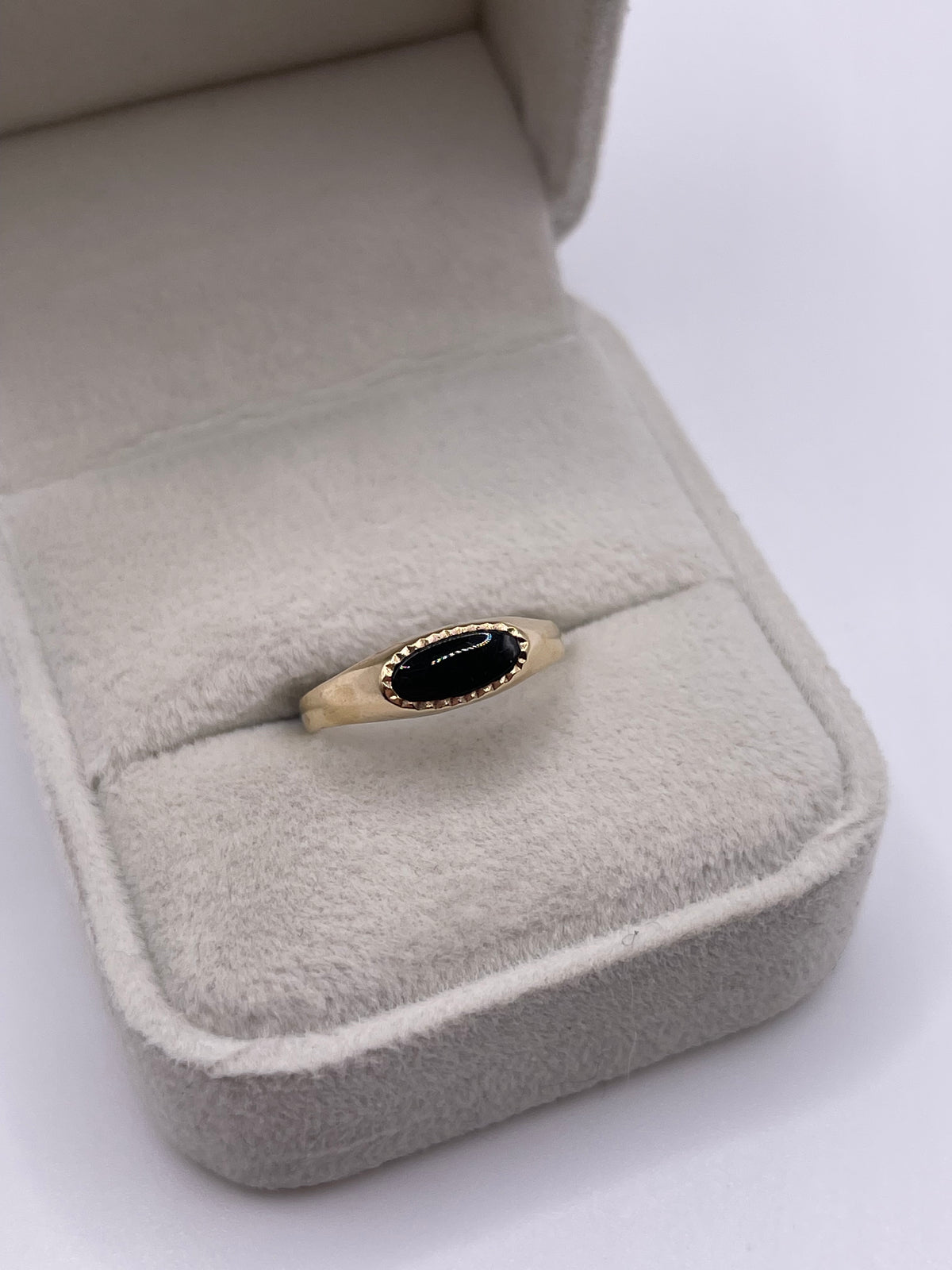 9ct gold onyx ring