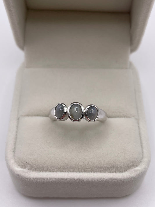 9ct white gold cats eye chrysoberyl ring