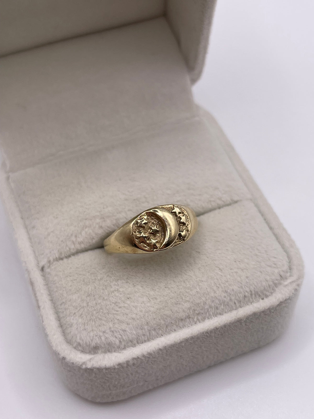9ct gold moon and star ring
