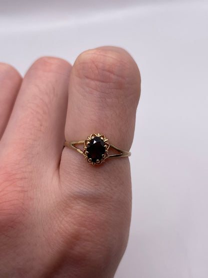 9ct gold garnet ring