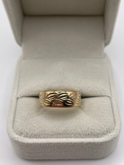 9ct gold patterned band