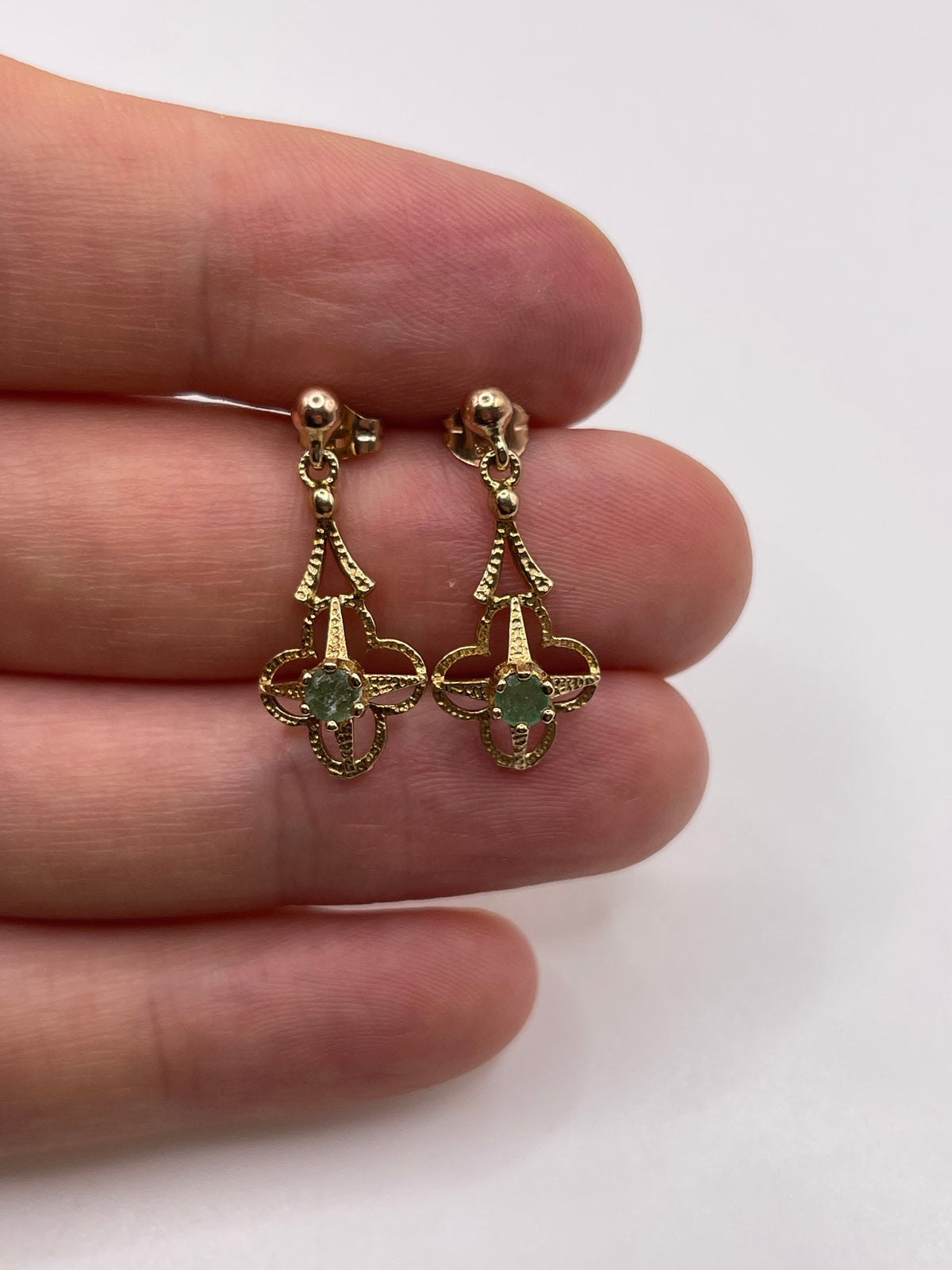 9ct gold emerald earrings