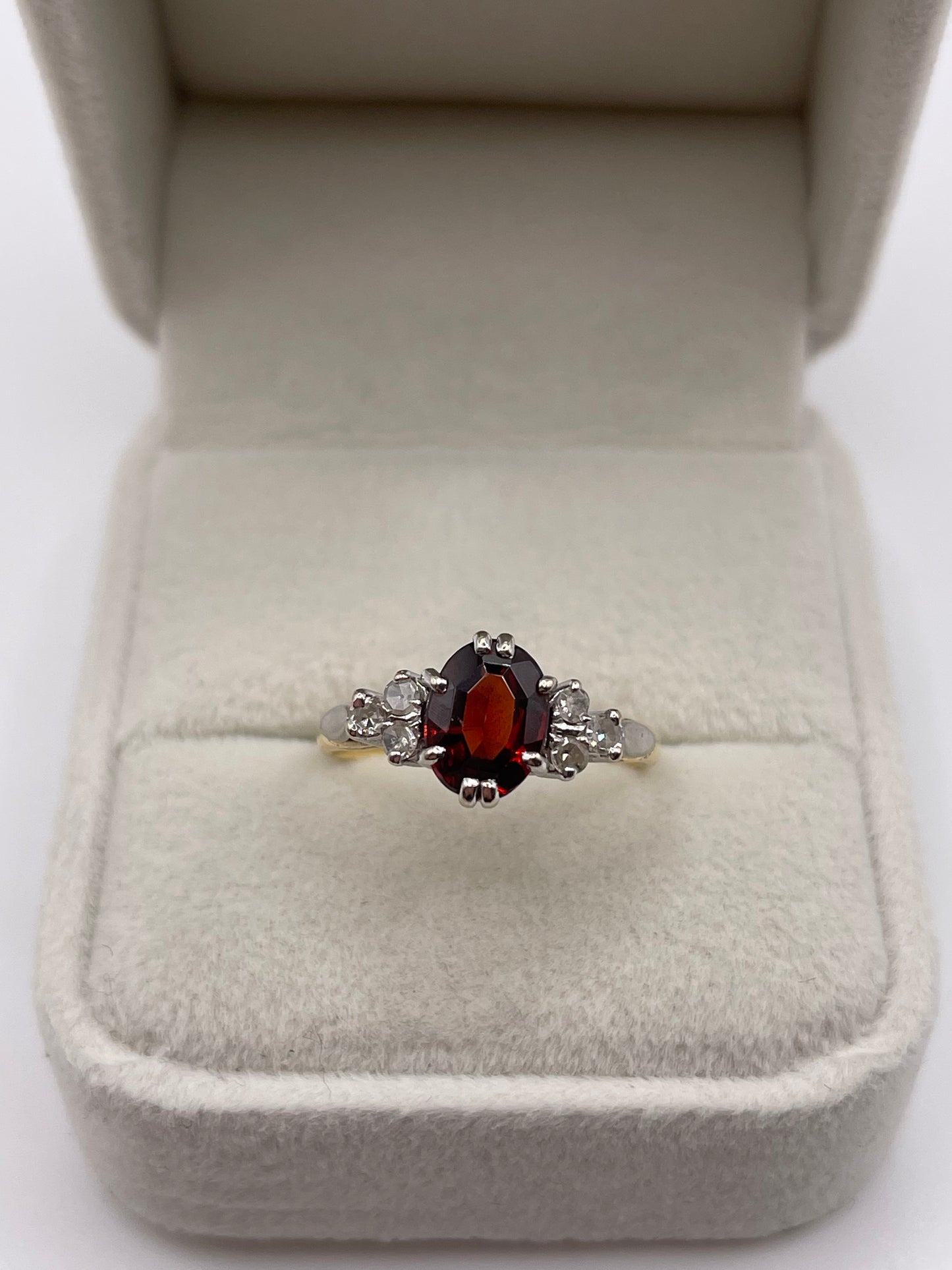 18ct gold garnet and diamond ting