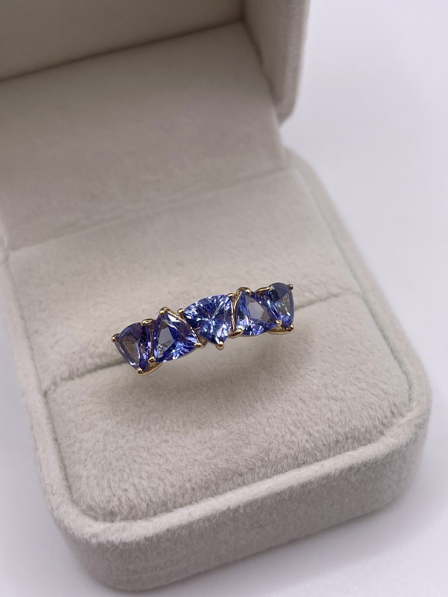 9ct gold tanzanite ring